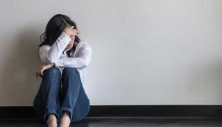 حالة من القلق والتوتر أصابت الكثيرين بسبب فيروس كورونا - صورة أرشيفية