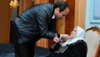 السيسي يهنئ الأمهات بعيد الأم.. وقرينته: حصن أمين