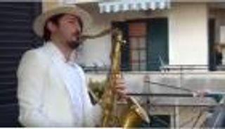 من "موسيقى الشرفات" إلى لافتات التوعية.. تقاليع لمواجهة "كورونا"