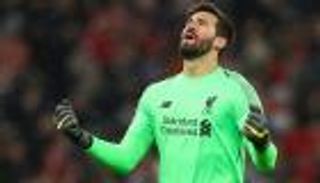 الإصابة تجبر أليسون على خرق حظر كورونا