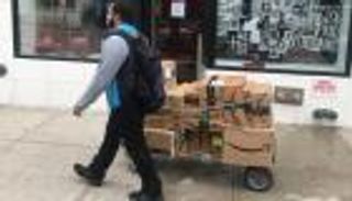 الرابحون من كورونا.. "أمازون" ترفع أجور عمال المخازن