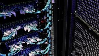 جزء من جهاز كمبيوتر خارق في مقر مفوضية الطاقة الذرية في فرنسا