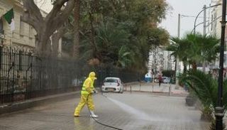 شارع خال من الناس في الجزائر العاصمة خشية كورونا