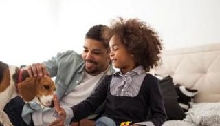 أب وابنته مع كلبهما - الجارديان