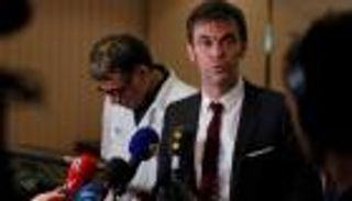 فرنسا تدرس تمديد فترة "الحجر العام" لاحتواء "كورونا"