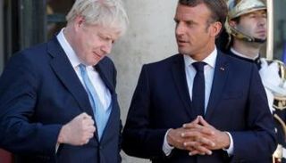 ماكرون وجونسون في لقاء سابق- أرشيفية