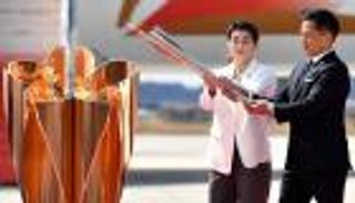 نيران صديقة تضرب مسيرة شعلة أولمبياد طوكيو