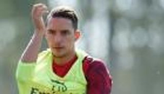 الجزائري بن ناصر يتحدى كورونا بتدريبات قاسية