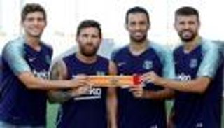 كورونا يعبث بمصائر العاملين في برشلونة