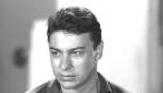 ذكرى ميلاد أحمد رمزي.. أحداث مؤلمة في حياة الفتى الشقي 