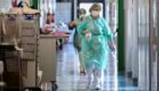 ارتفاع وفيات كورونا في بريطانيا إلى 335