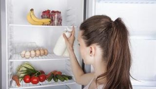 الألبان يجب أن تكون على الرف الأوسط بالثلاجة