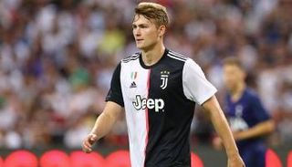 ماتياس دي ليخت مدافع يوفنتوس