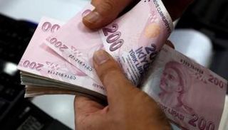 عملات ورقية من الليرة التركية - رويترز