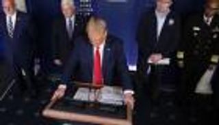 بعد نفاد صبره بفعل الإغلاق الاقتصادي.. ترامب يمنح كورونا 15 يوما