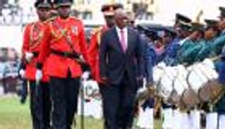 الصلاة لمواجهة شيطان كورونا.. دعوة تضع رئيس تنزانيا في وجه العاصفة