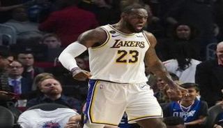 ليبرون جيمس