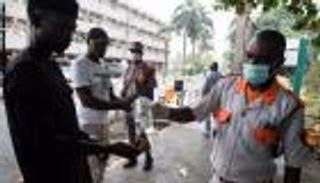 حلول أفريقية لسد نقص المطهرات والأقنعة خشية كورونا