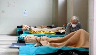 ارتفاع المصابين بكورونا يدخل بإيطاليا لاقتصاد الحرب