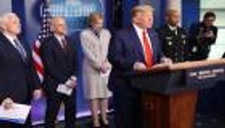 ترامب يوقع قرارا بمنع التلاعب بأسعار مستلزمات مكافحة كورونا