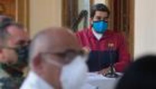 رئيس فنزويلا يحارب كورونا بشعار برشلونة