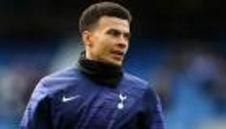 ديلي ألي يواصل خرق حظر كورونا بملعب توتنهام