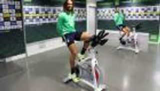 فولفسبورج يكسر حظر كورونا بعودة مفاجئة للتدريبات