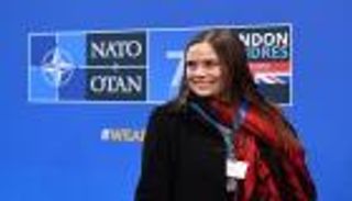 رئيسة وزراء أيسنلدا تنجو من كورونا بعد إصابة بمدرسة نجلها