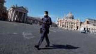 إيطاليا تتشبث بالأمل.. الإصابات بكورونا تتراجع