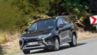 ميتسوبيشي تكشف عن أيقونتها الرياضية Outlander PHEV