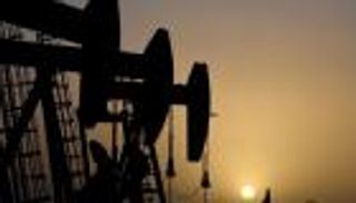 النفط يرتفع 2.4% بفضل تفاؤل حيال تحفيز أمريكي ضخم