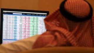 متعامل في بورصة خليجية - أرشيفية