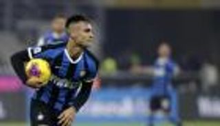 كورونا يطمئن إنتر ميلان على استمرار مارتينيز