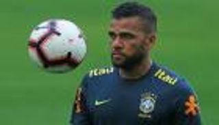 ناد أرجنتيني يرغب في ضم داني ألفيس