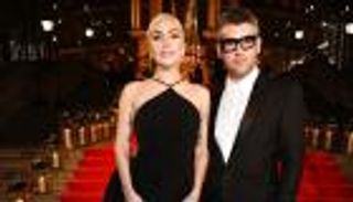 أمريكي يتبرع بفساتين زفاف لعرائس تأثرن بأزمة كورونا 