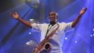 وفاة أسطورة موسيقى الجاز "مانو ديبانجو" بعد إصابته بكورونا