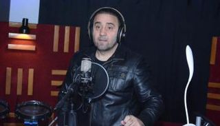 مجد القاسم أثناء تسجيل الأغنية