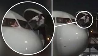 الطيار يساعد زميله في الخروج من قمرة القيادة
