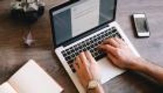 شركة عالمية تقدم أدوات التعلم عن بعد مجانا للمدارس والجامعات