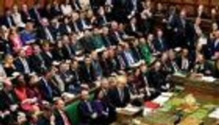 "العموم" البريطاني يعلق أعماله رغم رفض المعارضة