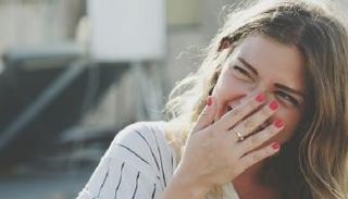 تحذيرات من الأظافر الطويلة في ظل تفشي فيروس كورونا