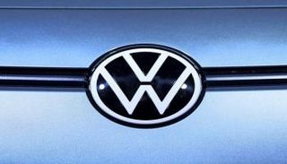 فولكسفاجن تحاول استئناف العمل جزئيا