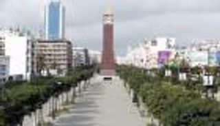 تونسيون يعتكفون بمصنع لإنتاج الكمامات ومواجهة كورونا