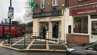 إحدى الصيدليات التي تعرضت للسطو في باريس