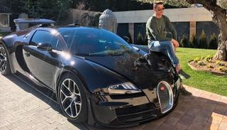 كريستيانو رونالدو وإحدى سياراته