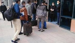 فرق طبية في انتظار العائدين من مسقط