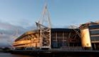 حملات مناهضة كورونا تحول الملاعب إلى قلاع طبية