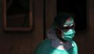 إصابات كورونا تتجاوز الألف في اليونان