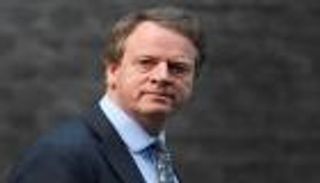 وزير بريطاني يعزل نفسه بعد الاشتباه في إصابته بكورونا