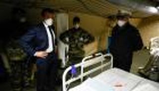 شعبية ماكرون ترتفع على وقع زياراته لخطوط التماس مع كورونا